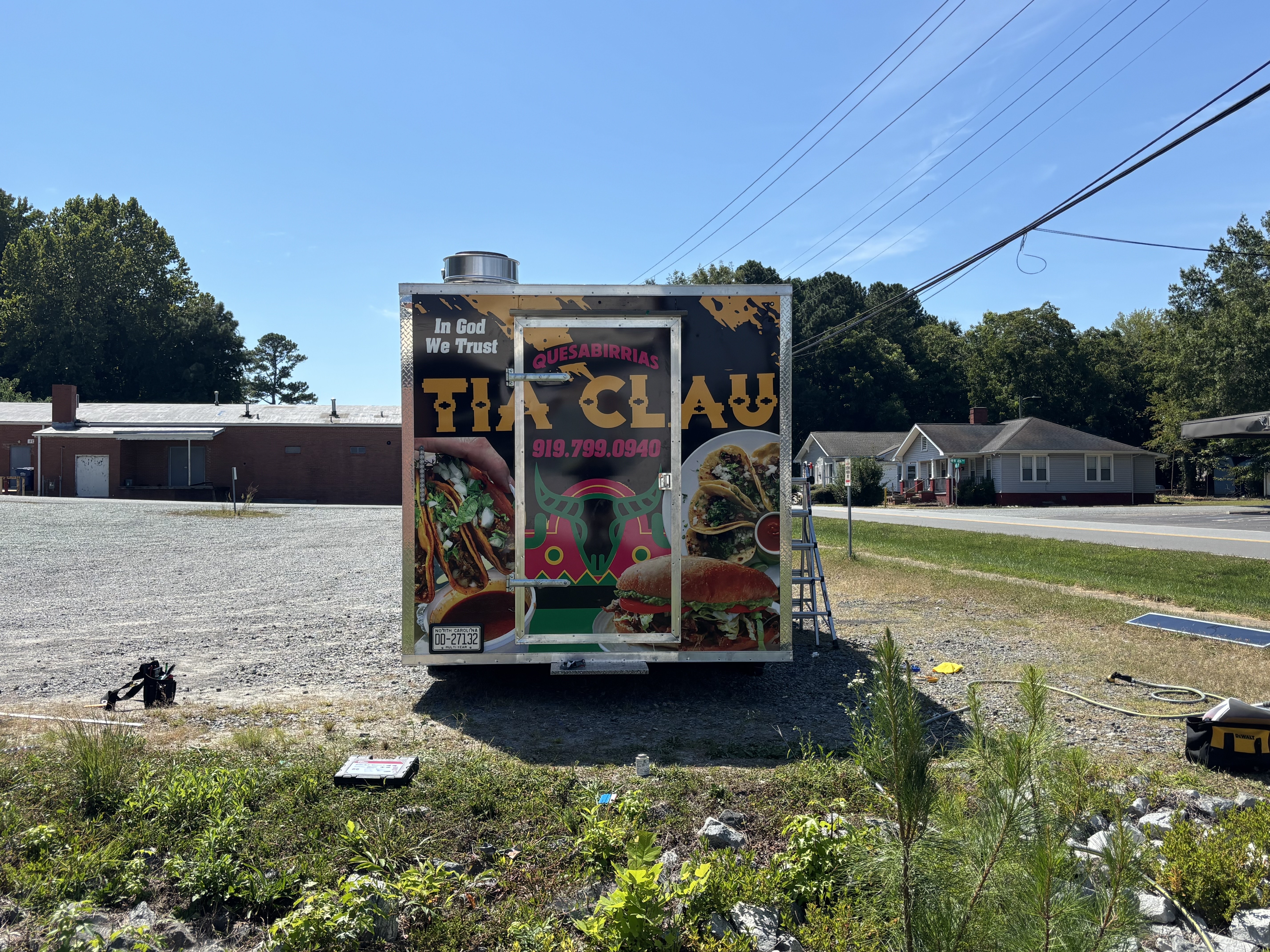 High-tack culture wall wrap detail